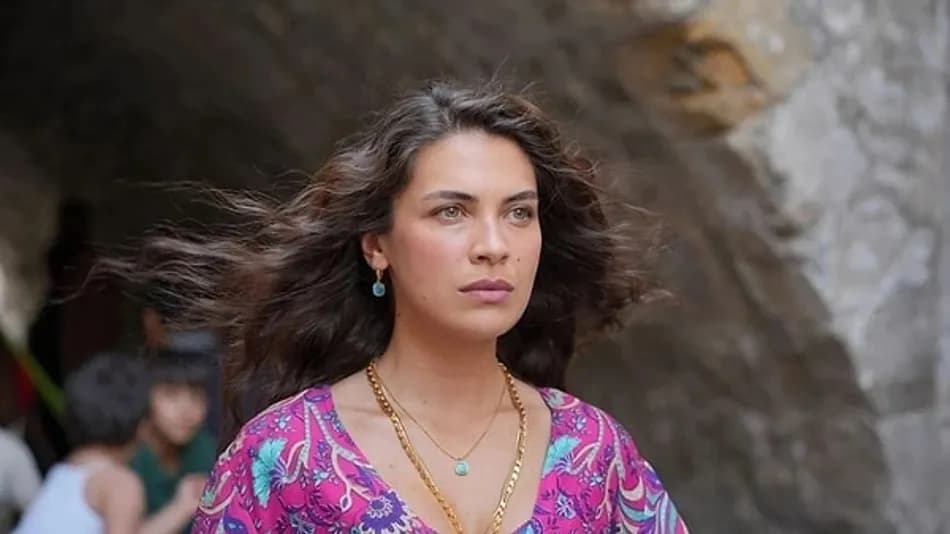 Sezonun En Güzel Oyuncusu Anketinde Deniz Baysal Birinci Oldu