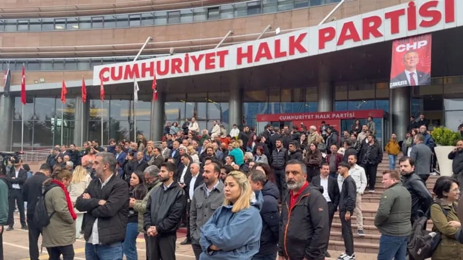 CHP Genel Merkezi'ndeki gelişmeler dünya basınında geniş yer buldu