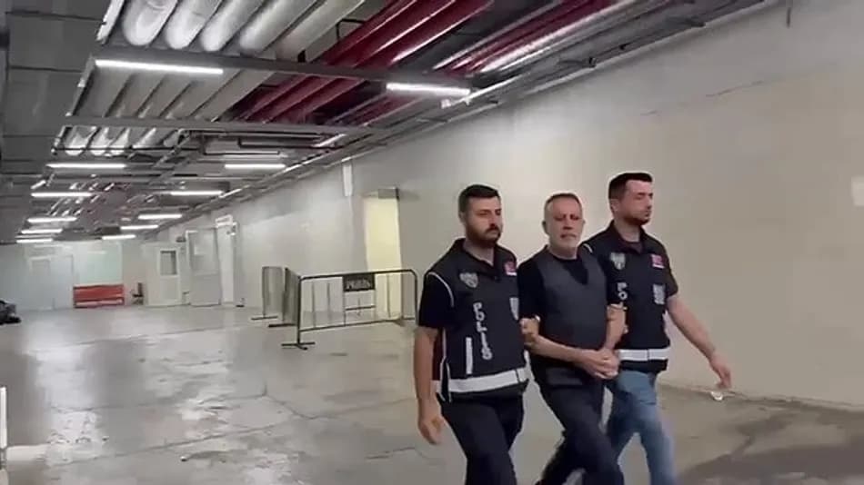 Haluk Levent’in Kelepçeli Görüntüleri Ortaya Çıktı
