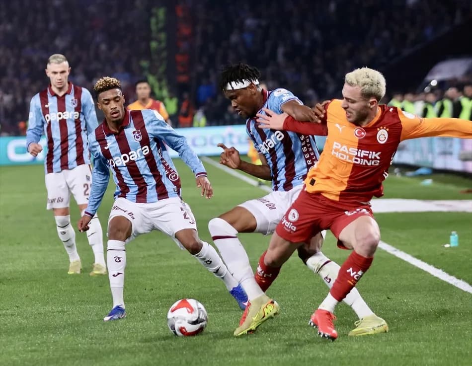 Trabzonspor, Galatasaray'ı 2-1 mağlup etti