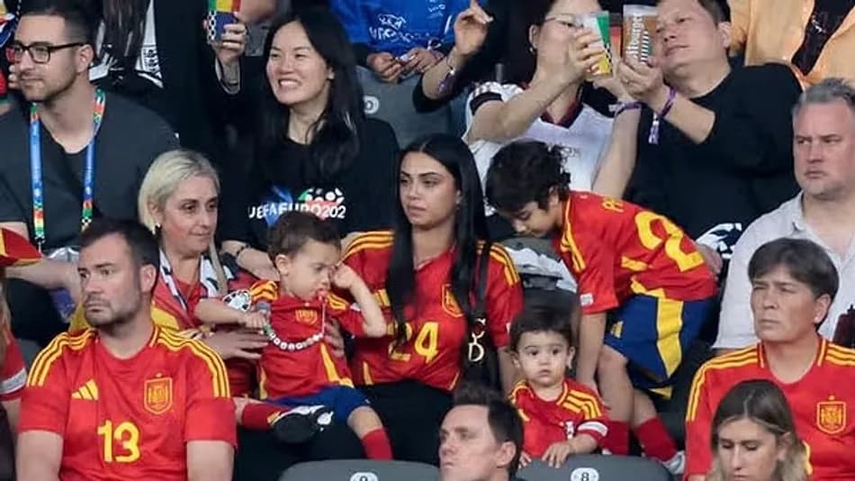 Marc Cucurella saçlarını otizmli oğlu Mateo için kesmiyor