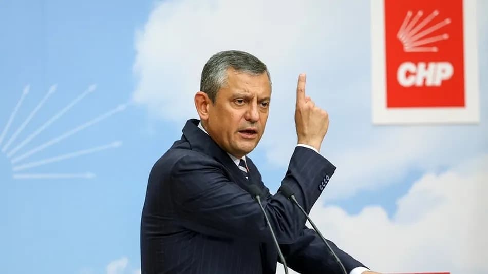 Özgür Özel, Uzlaşma İddialarını Reddetti: “CHP’nin Seçilmiş Genel Başkanıyım”