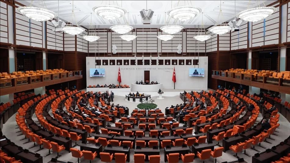 TBMM'de kabul edildi: 15 yaş altına sosyal medya yasağı ve doğum izninde 24 hafta düzenlemesi