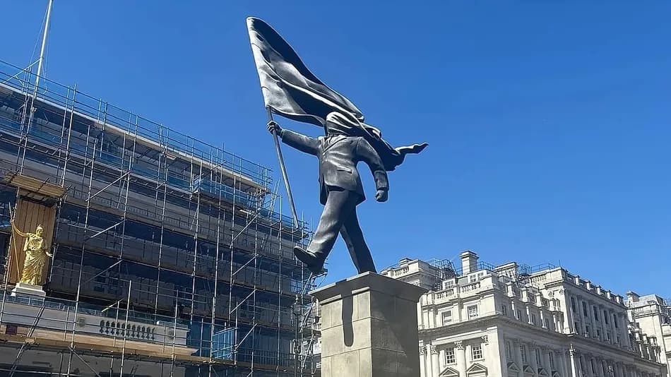 Londra'da ortaya çıkan yeni Banksy heykeli milliyetçilik tartışmasını gündeme taşıdı