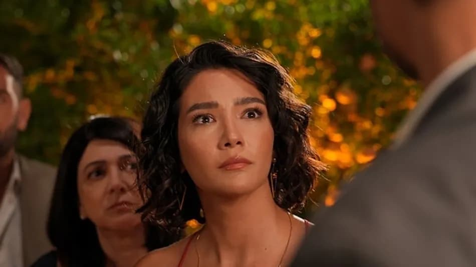 Aybüke Pusat'ın Yeni Projesi En Mutlu Günümde Oldu
