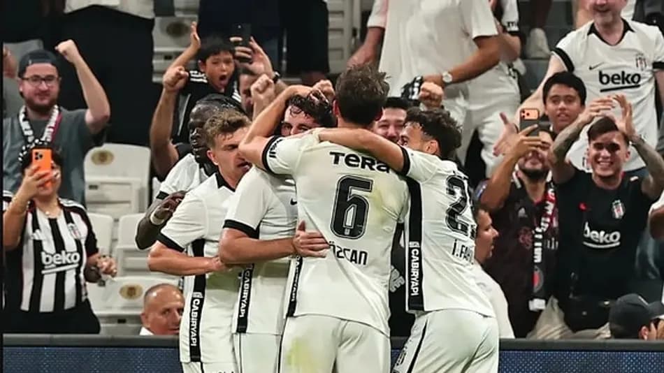 Beşiktaş, Hradec Kralove'ı geçerek play-off turuna yükseldi
