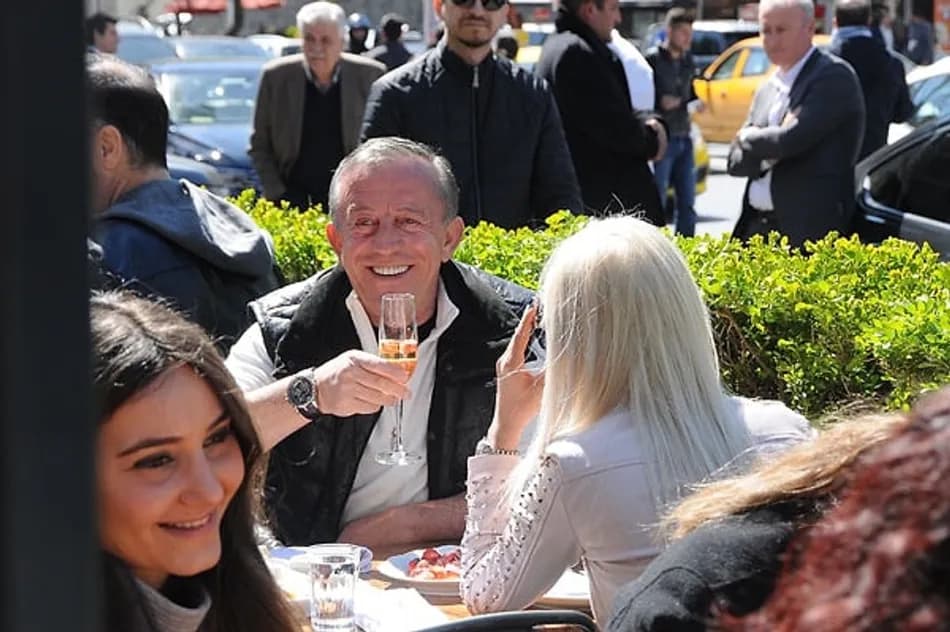 Ali Ağaoğlu, uzun aranın ardından ödül gecesinde görüntülendi
