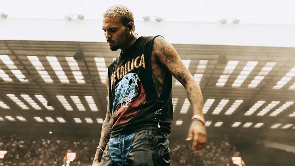 Chris Brown'ın konserinde bir hayranıyla yaşadığı anlar tartışma yarattı