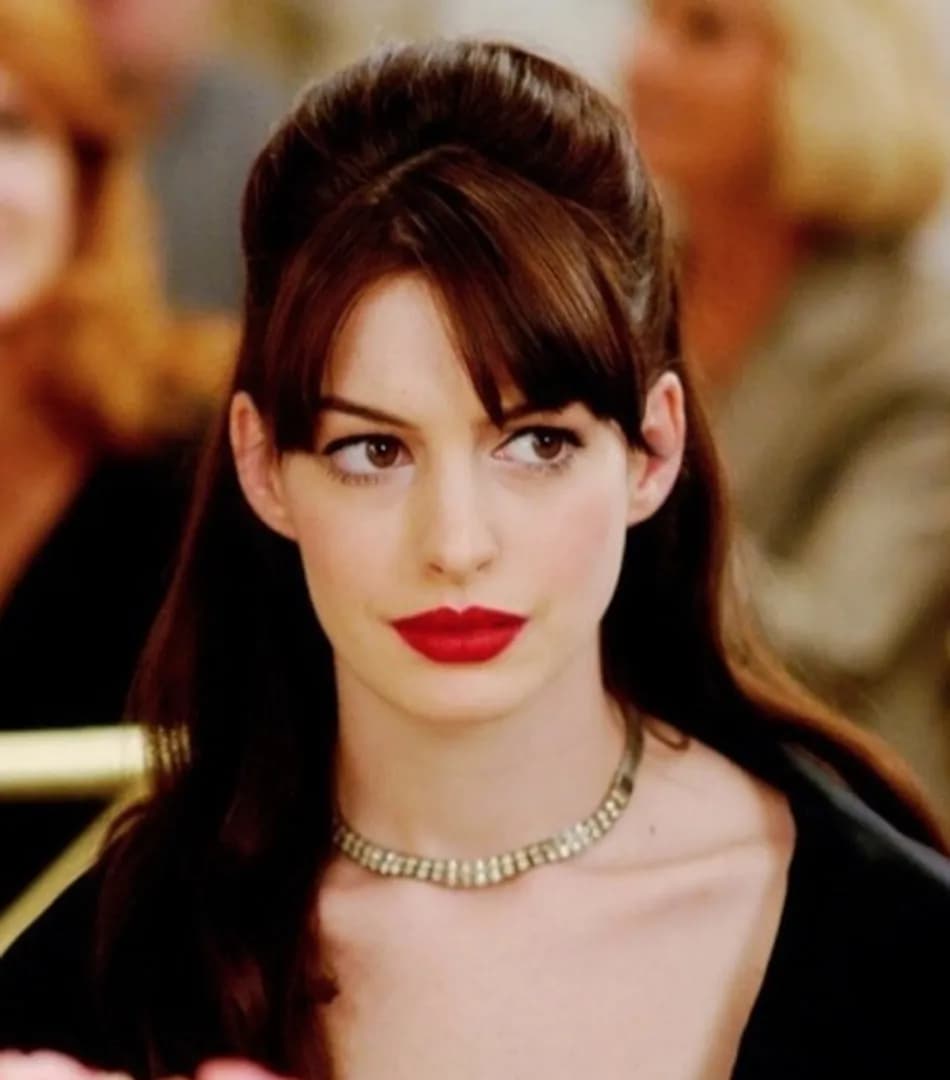 People dergisinin Anne Hathaway seçimi sosyal medyada tartışma yarattı