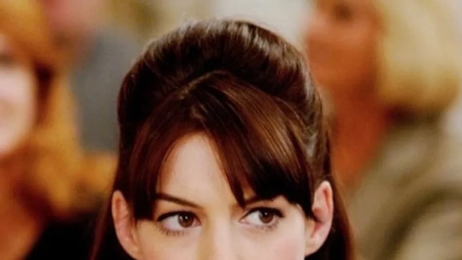 People dergisinin Anne Hathaway seçimi sosyal medyada tartışma yarattı