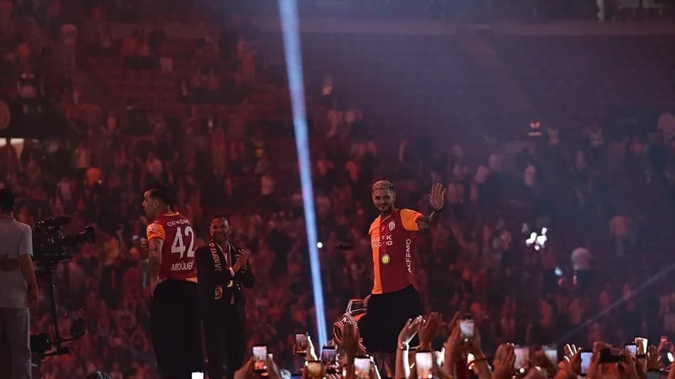 Galatasaray’ın kutlamasında TFF tartışması: Kupanın önceden gönderildiği iddia edildi
