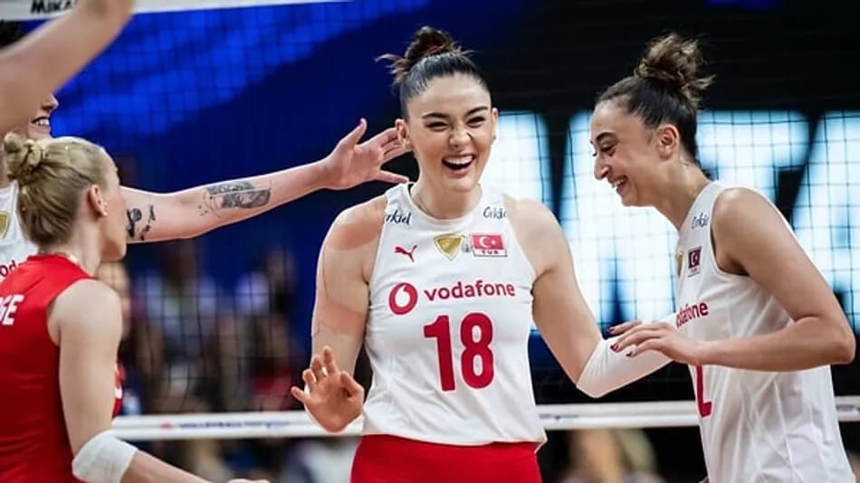 Zehra Güneş’ten Atatürk’ün Kızları Mesajı