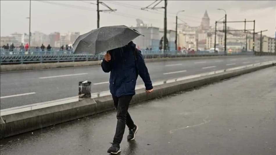 AKOM, İstanbul'da cuma gününden itibaren sıcaklıkların 5-6 derece düşeceğini açıkladı
