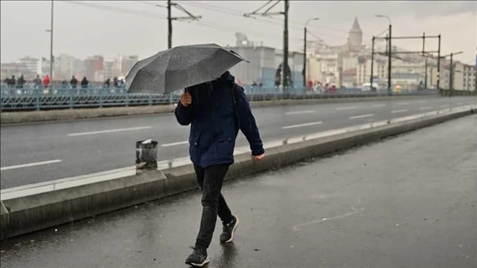 AKOM, İstanbul'da cuma gününden itibaren sıcaklıkların 5-6 derece düşeceğini açıkladı