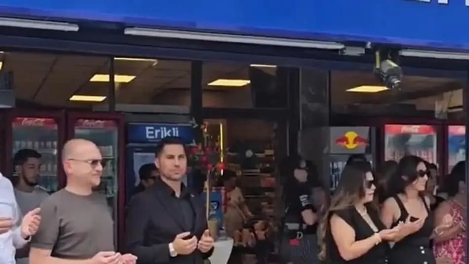 Tekirdağ’da imamın tekel bayisi açılışında dua etmesi gündem oldu