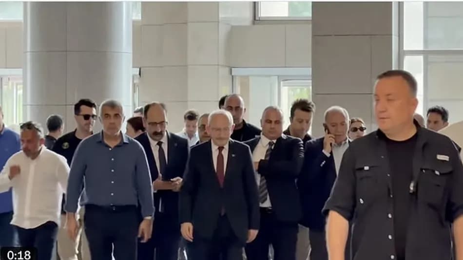 Kemal Kılıçdaroğlu Çağlayan Adliyesi’nde protesto edildi