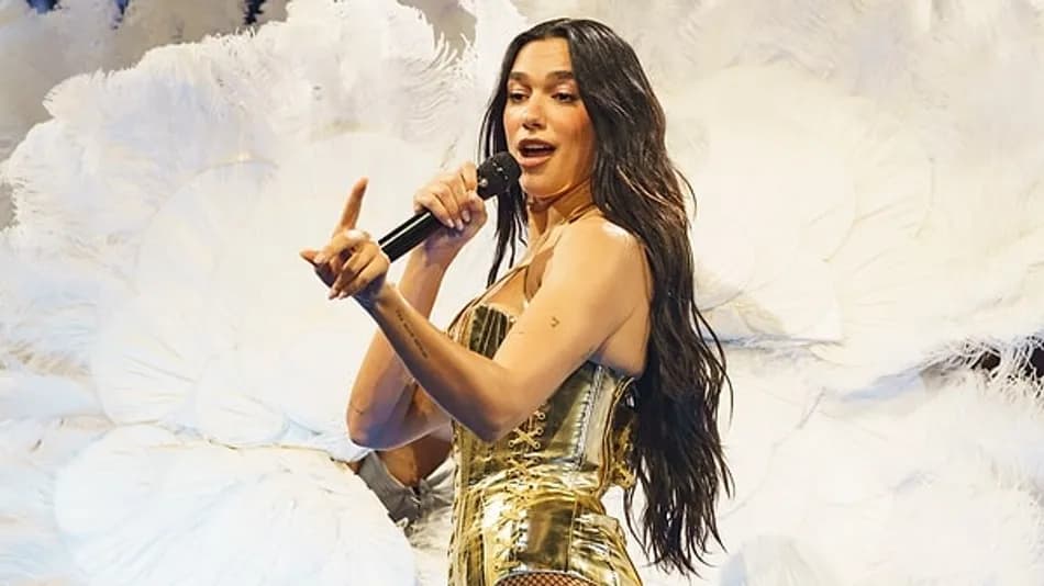 Dua Lipa ve Callum Turner Londra’da sade törenle evlendi
