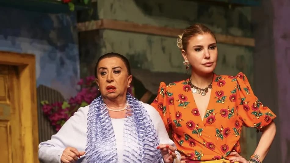 Müjdat Gezen'in rahatsızlanmasının ardından sahnedeki gerginliğin görüntüleri gündem oldu