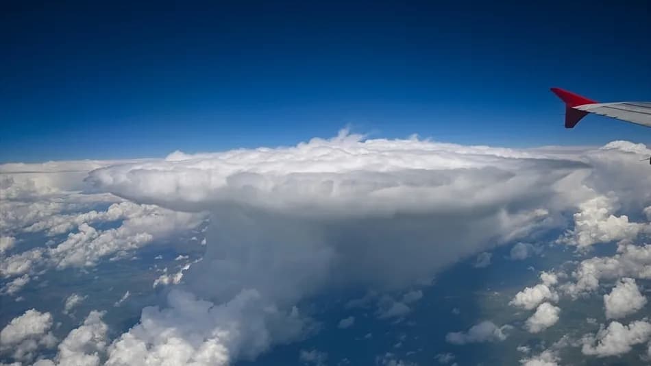 Van semalarında görülen kümülonimbus bulutları dikkat çekti
