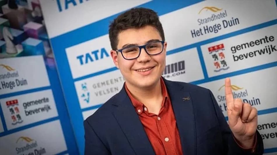 Yağız Kaan Erdoğmuş dünya gençler satranç sıralamasında zirvede