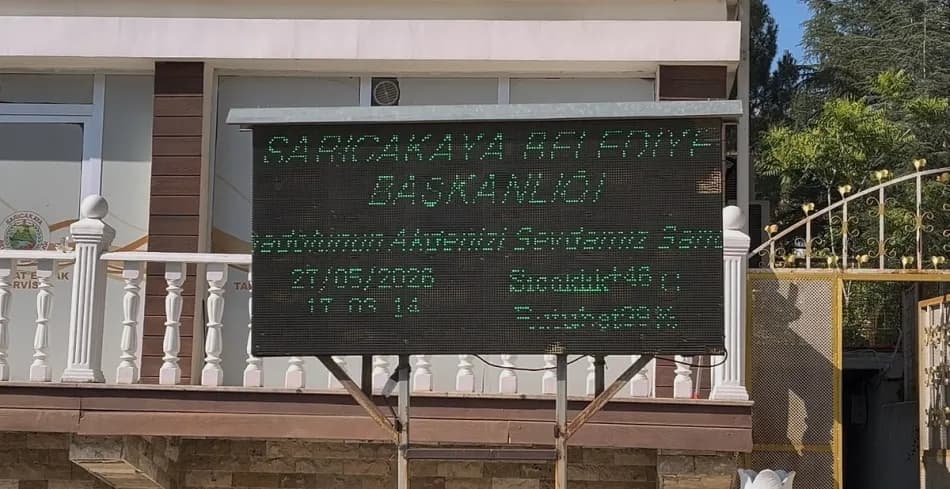 Eskişehir'in Sarıcakaya ilçesinde sıcaklık bayramın ilk gününde 46 dereceye ulaştı