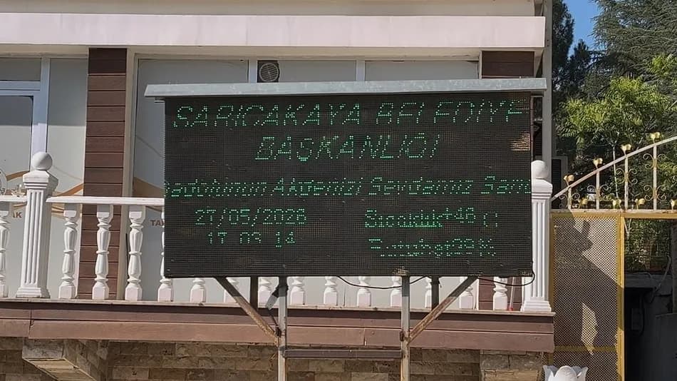 Eskişehir'in Sarıcakaya ilçesinde sıcaklık bayramın ilk gününde 46 dereceye ulaştı