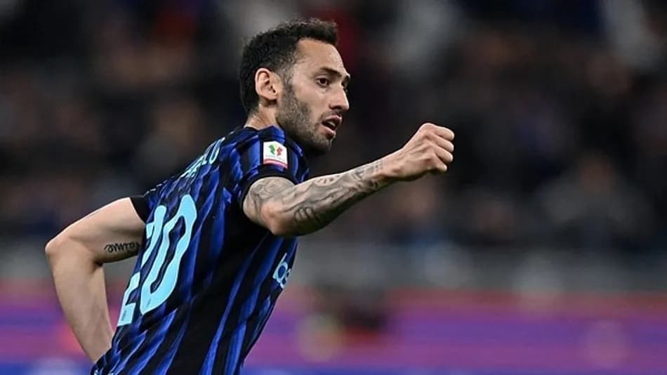 Hakan Çalhanoğlu Serie A’ya uzak mesafe golüyle başladı