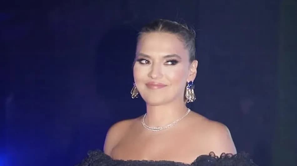 Demet Akalın, yapay zekayla hazırlanan sahte reklam paylaşımına tepki gösterdi