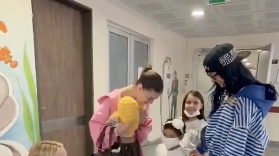 Manifest’ten Kanser Tedavisi Gören Almira’ya Sürpriz Ziyaret
