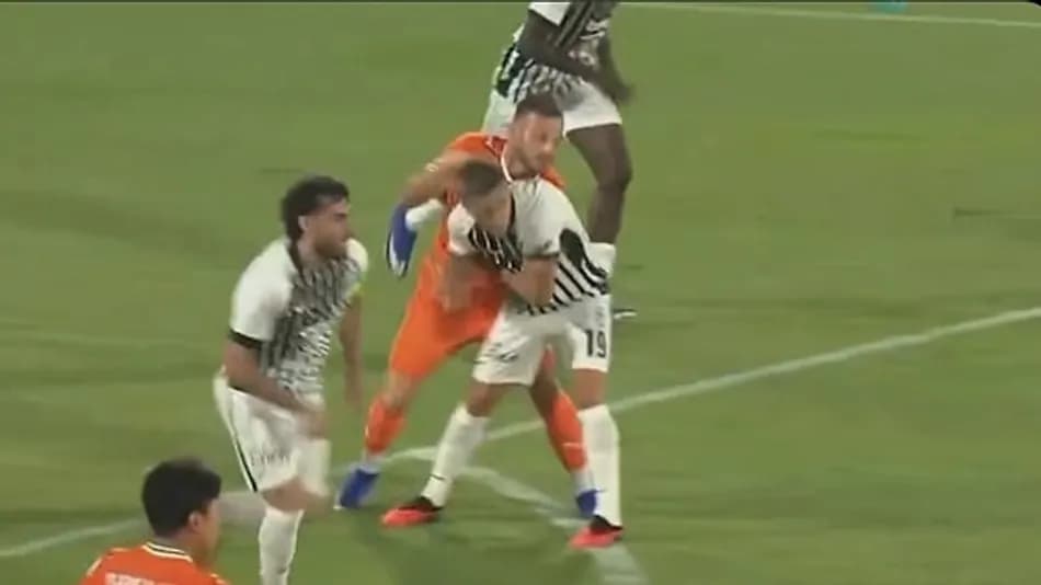 Alanyaspor-Beşiktaş Maçında Aliti-Trossard Pozisyonu