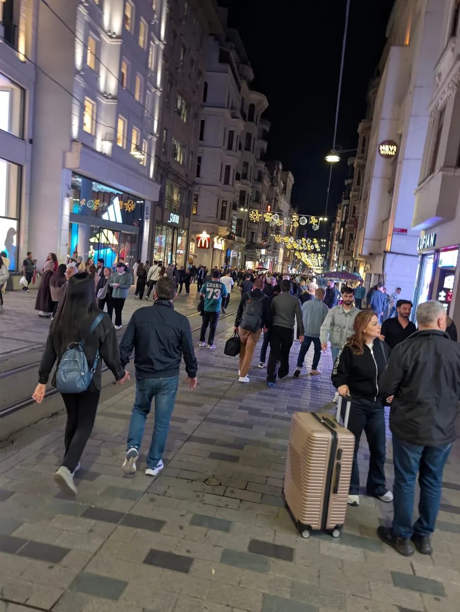 İstanbul'a gelen Aston Villa taraftarları kentin gece hayatı ve ticari canlılığını övdü