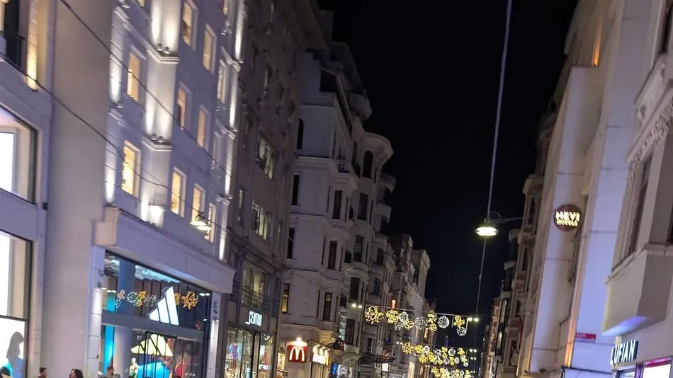 İstanbul'a gelen Aston Villa taraftarları kentin gece hayatı ve ticari canlılığını övdü