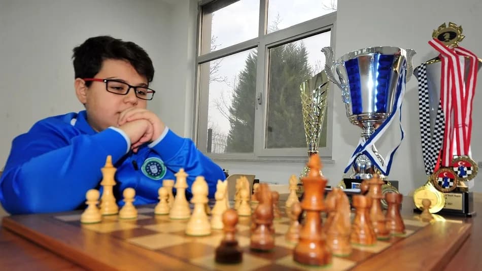 Yağız Kaan Erdoğmuş, 2700 ELO'ya ulaşan en genç satranç oyuncusu oldu