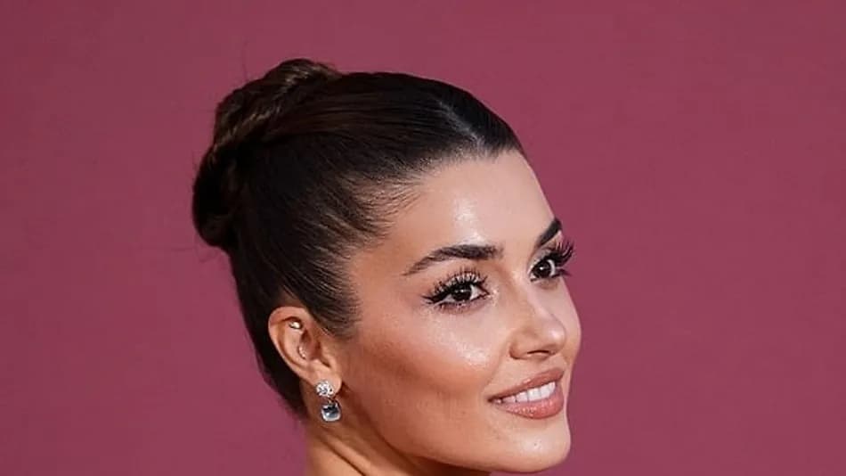 Hande Erçel senaryo eğitimi için Londra’ya gidiyor