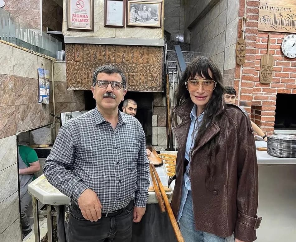 İrem Derici, kendisini Sıla Gençoğlu'na benzeten paylaşımı tiye aldı