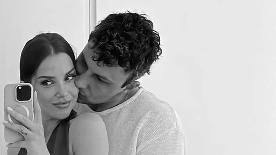 Uzak Şehir oyuncularından Alper Çankaya ve Yaren Güldiken’e gönderme