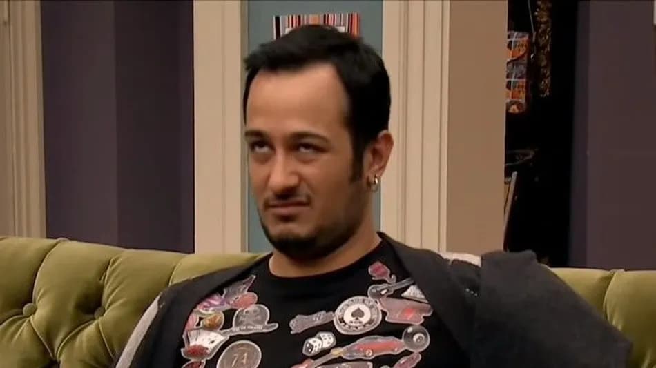 Sarp Apak, bir yıl boyunca yüzüne topuk kremi sürdüğünü anlattı