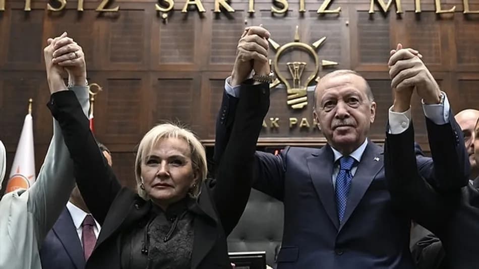 Nimet Özdemir CHP’den istifa edip AKP’ye katıldı