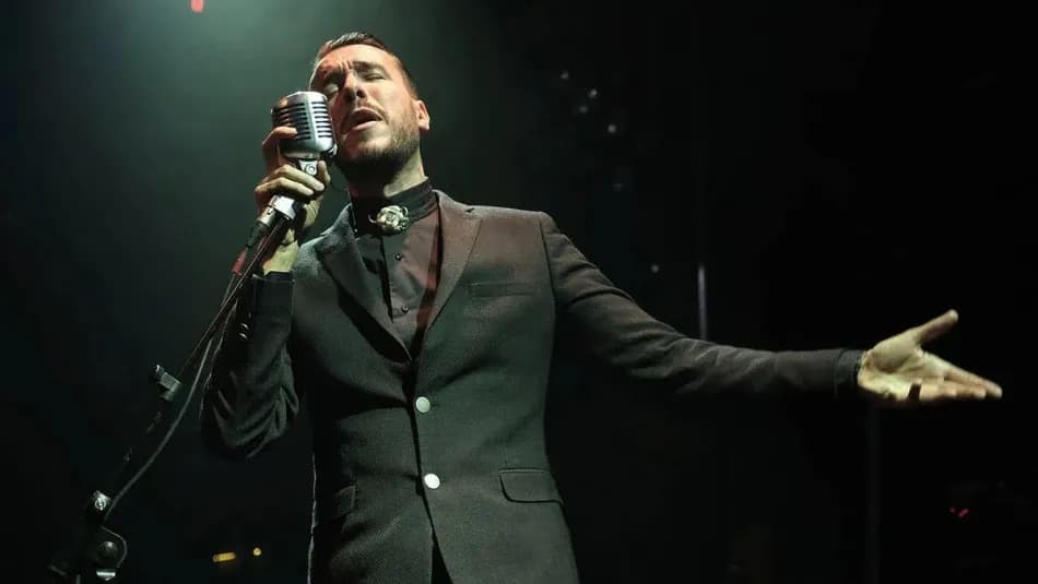 Cem Adrian'dan hakkında verilen gözaltı kararına ilişkin açıklama