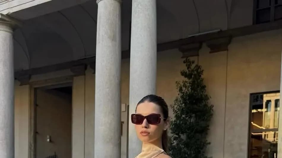Afra Saraçoğlu'nun bir iş insanıyla aşk yaşadığı iddia edildi