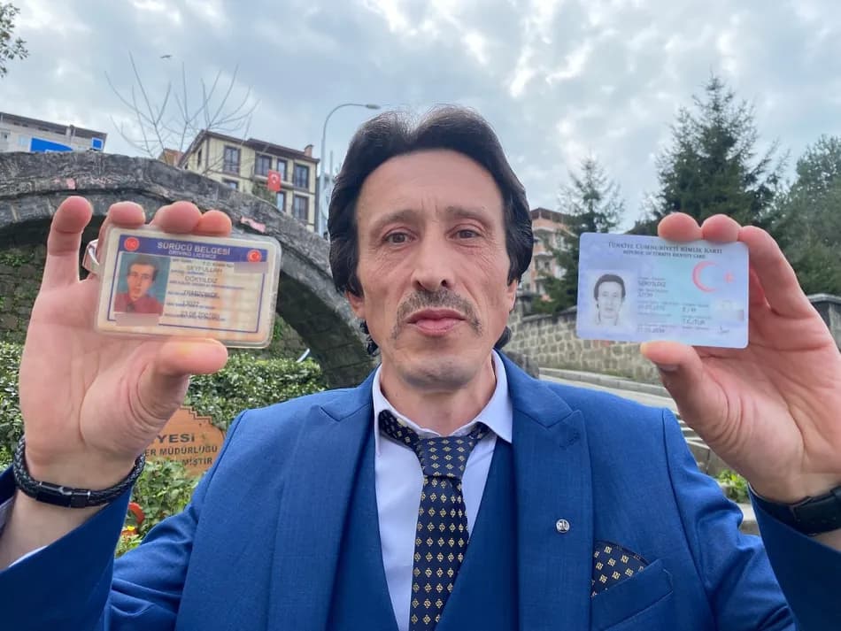 Rize'de Seyfullah Gökyıldız, ismini mahkeme kararıyla Atom olarak değiştirdi
