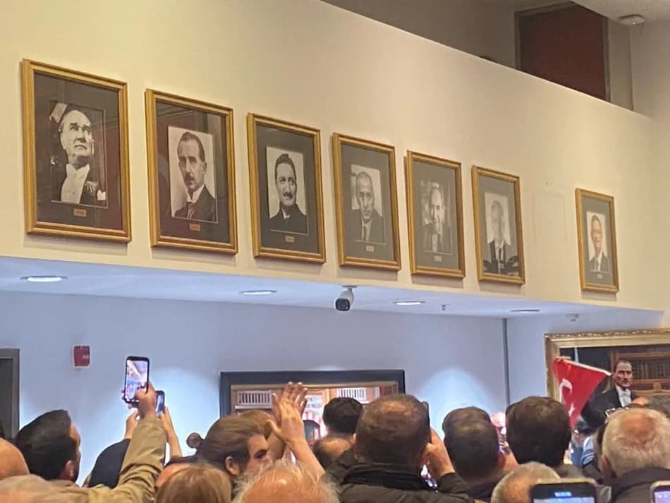 CHP Genel Merkezi'nde Kemal Kılıçdaroğlu'nun fotoğrafı indirildi