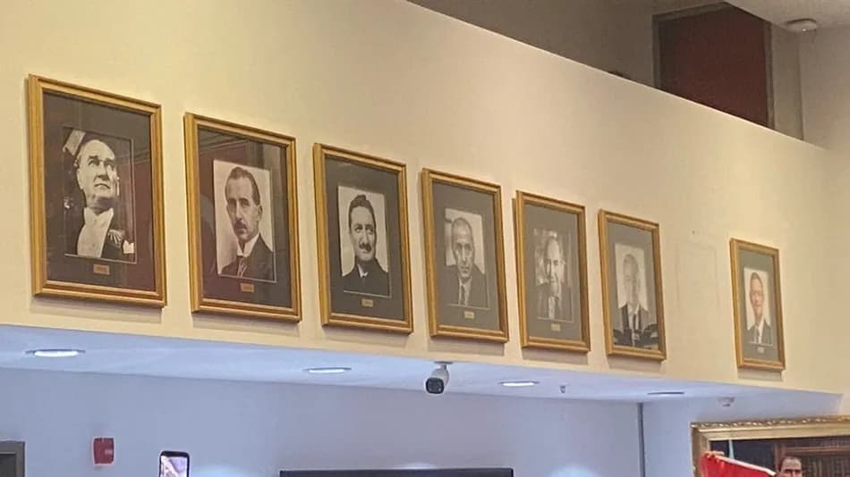 CHP Genel Merkezi'nde Kemal Kılıçdaroğlu'nun fotoğrafı indirildi