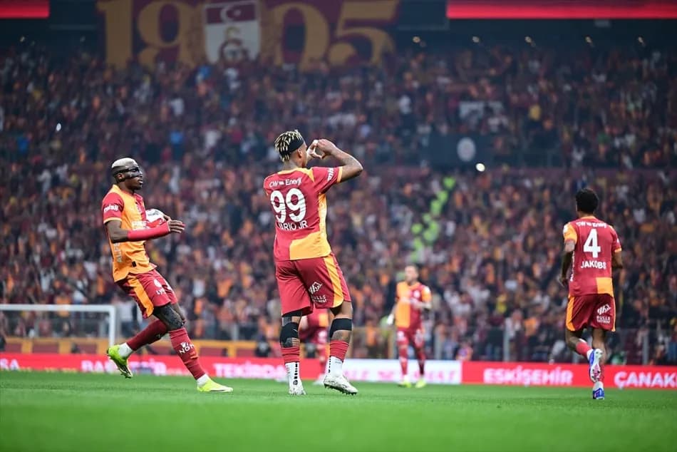 Galatasaray, Antalyaspor'u 4-2 yenerek şampiyon oldu