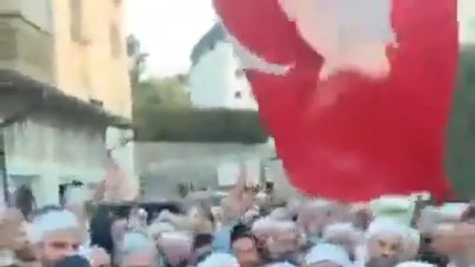 Yusuf Ziya Gümüşel tahliye edildi: Cezaevi önünde karşılandı