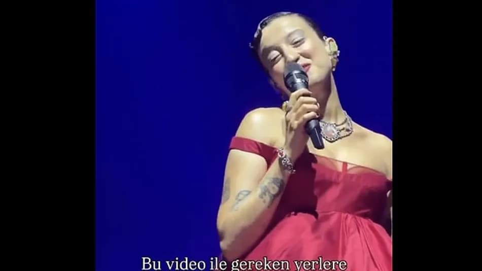 Melike Şahin hamilelik eleştirilerine sahneden yanıt verdi