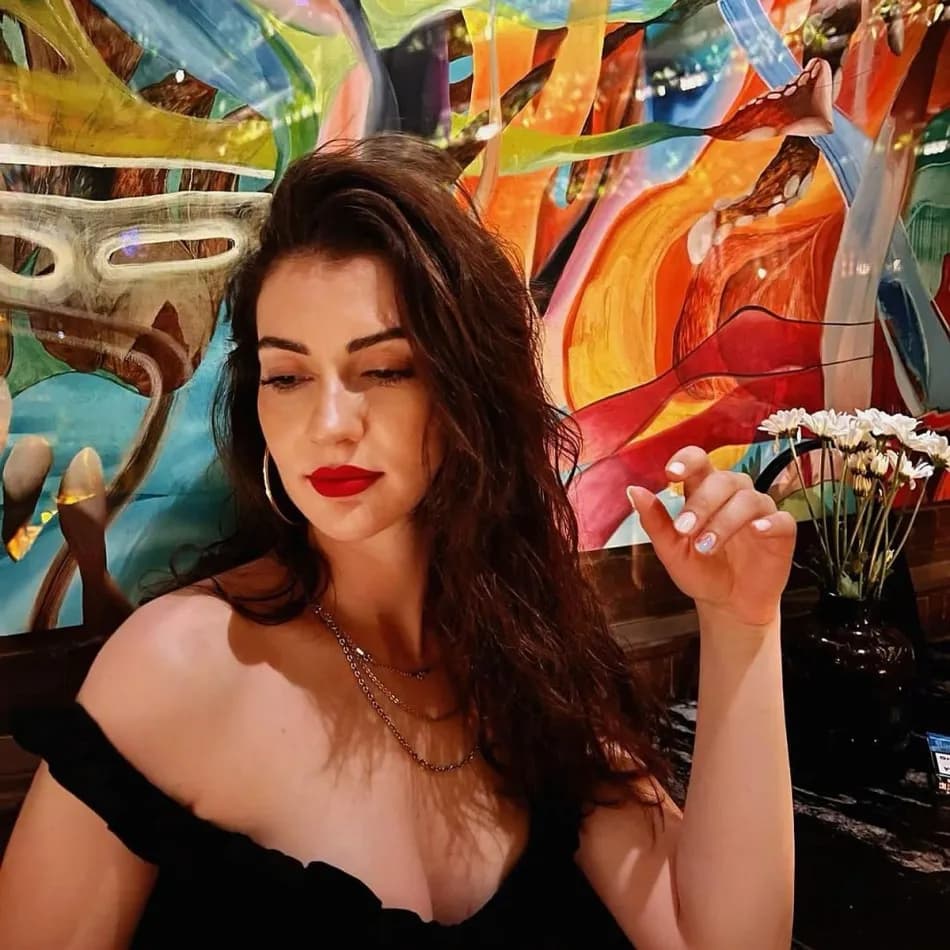 Burcu Özberk, oyunculuğu bırakmadığını açıkladı