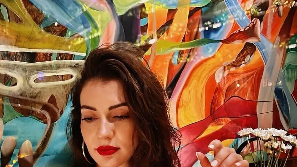 Burcu Özberk, oyunculuğu bırakmadığını açıkladı
