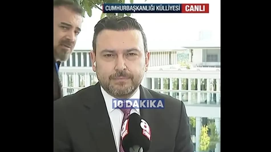 NATO Zirvesi Yayınında Kadraja Giren Kişi Yere Düştü