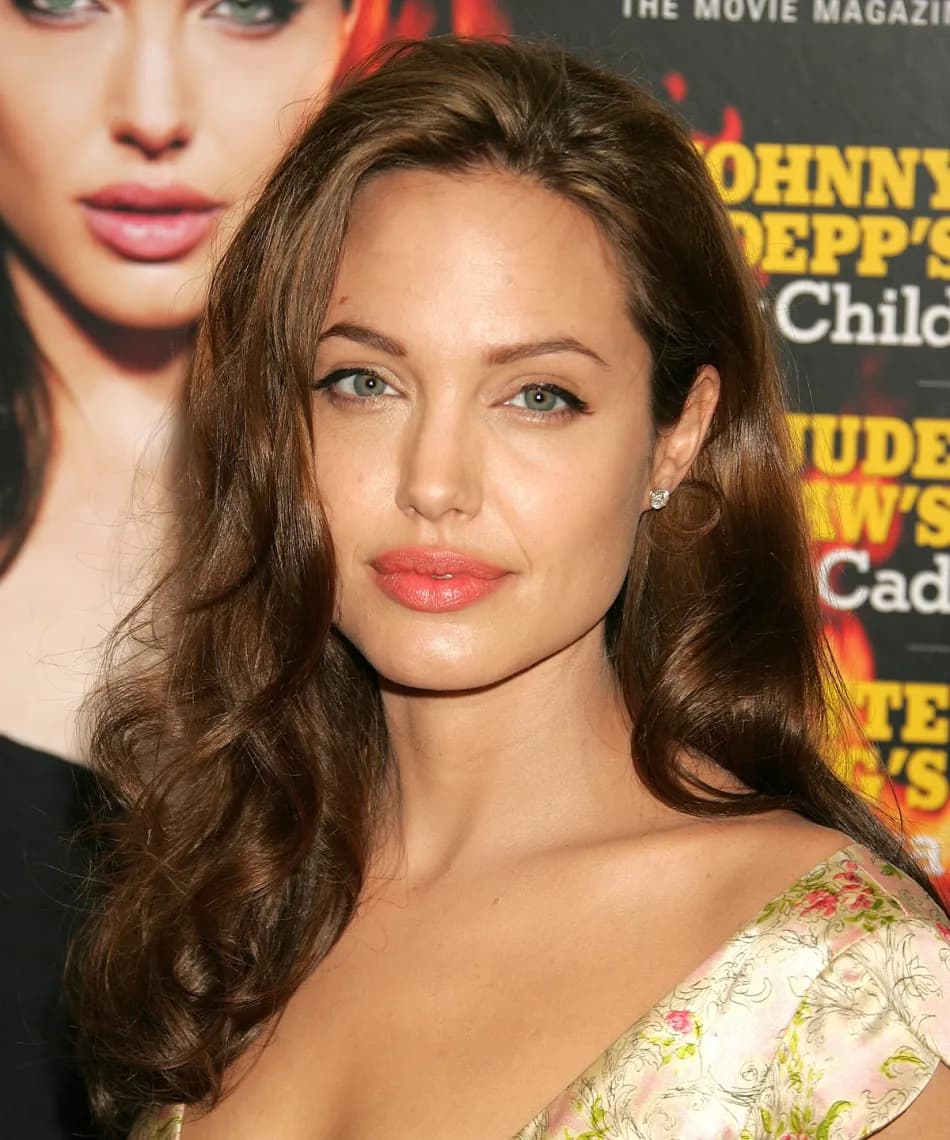 Angelina Jolie'nin Şangay'daki görüntüsü sosyal medyada gündem oldu